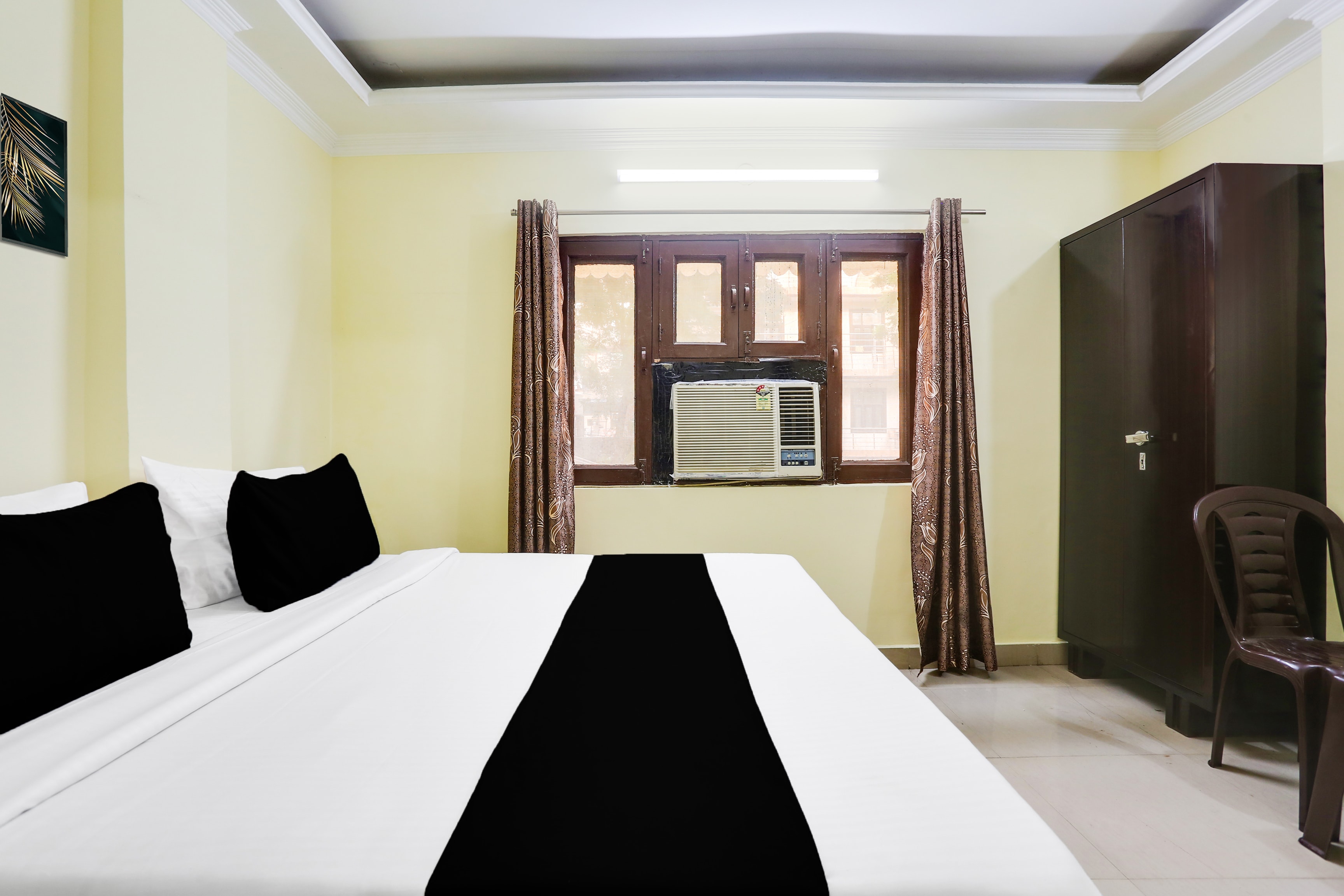 Super Hotel O Dwarka Metro - Tap to explore photos