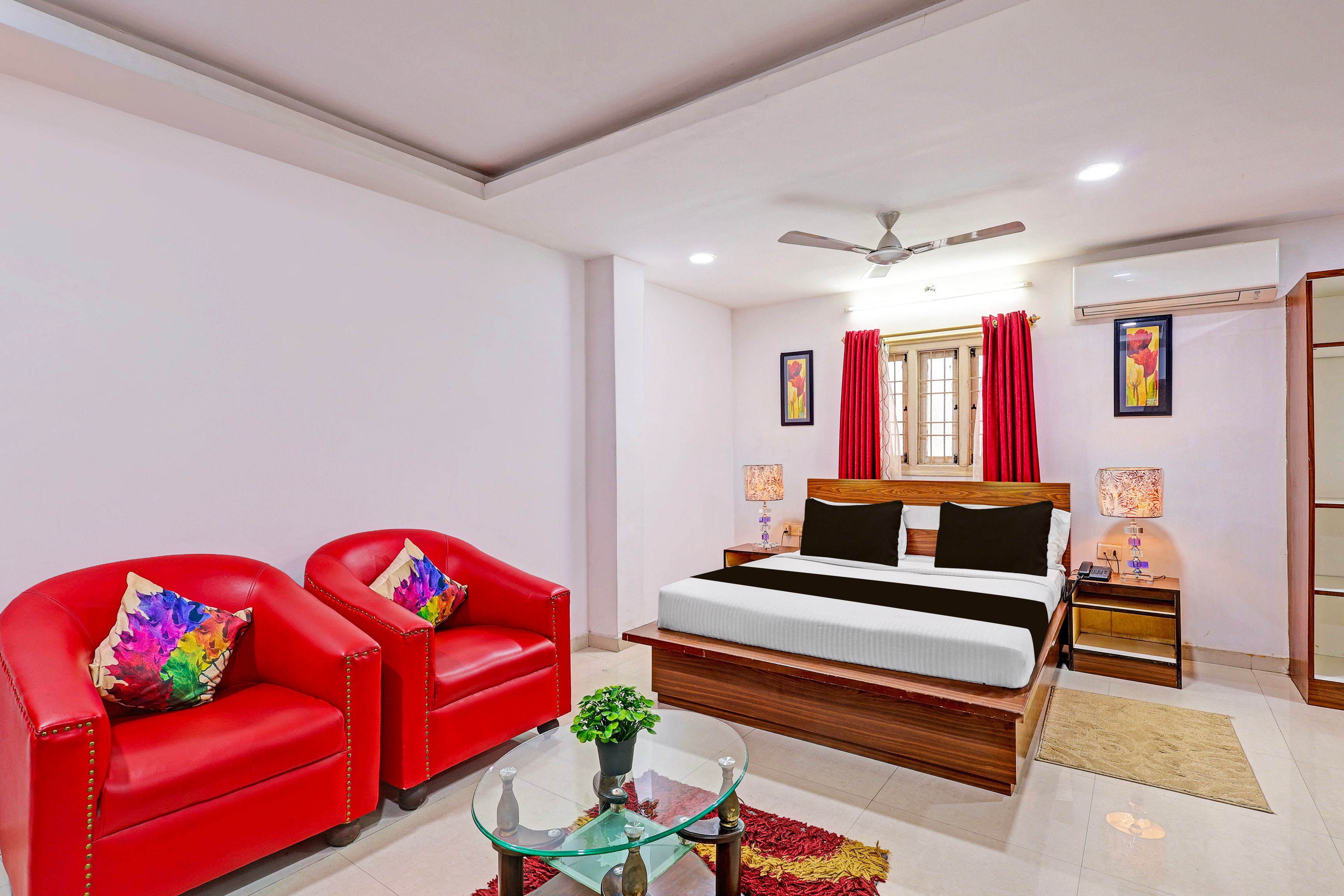 Super Townhouse Seethammadhara Junction Formerly Vijaya Residency - Tap to explore photos