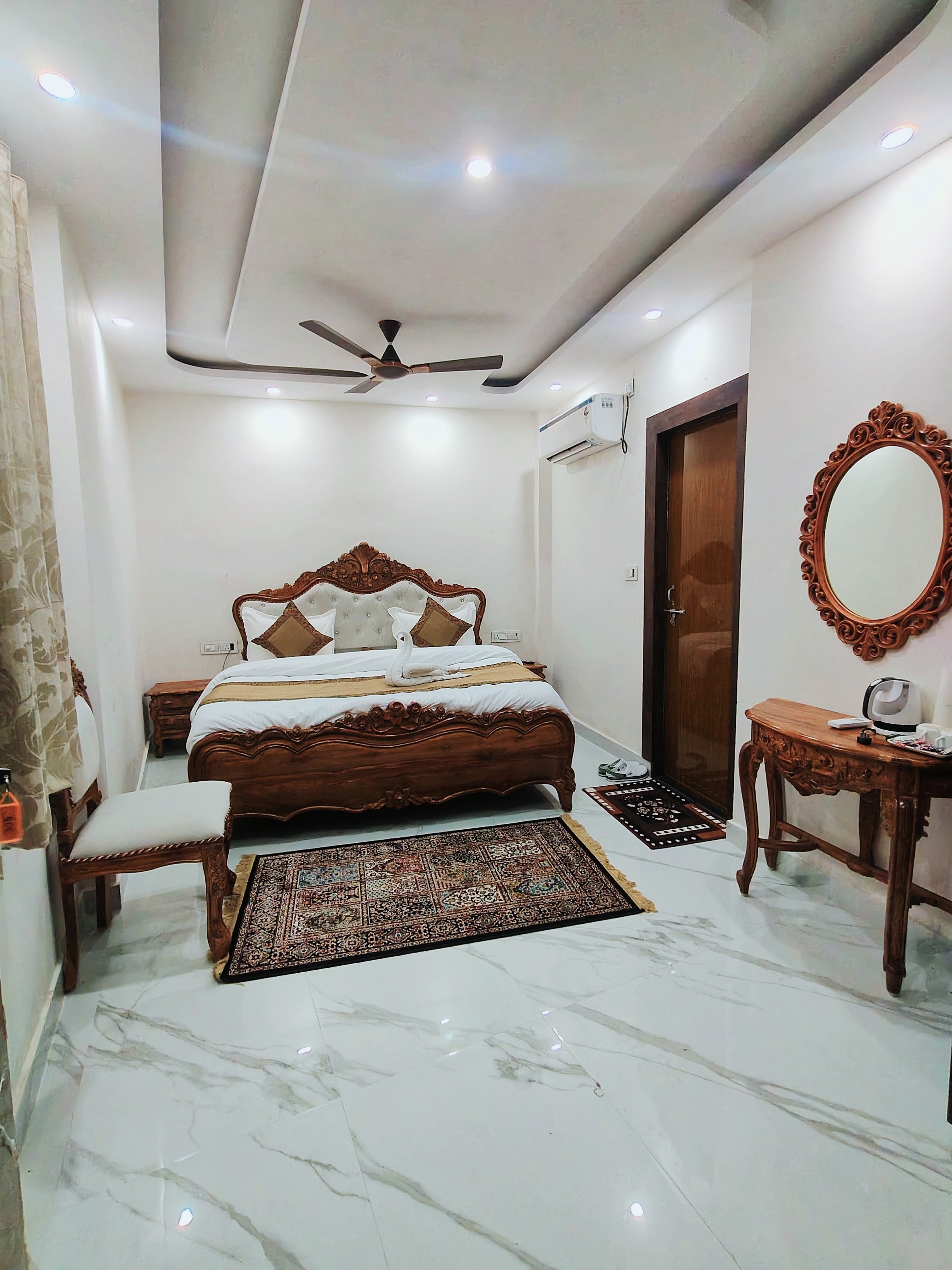 Hotel Shanti Inn Near Kedareshwar Temple - Tap to explore photos