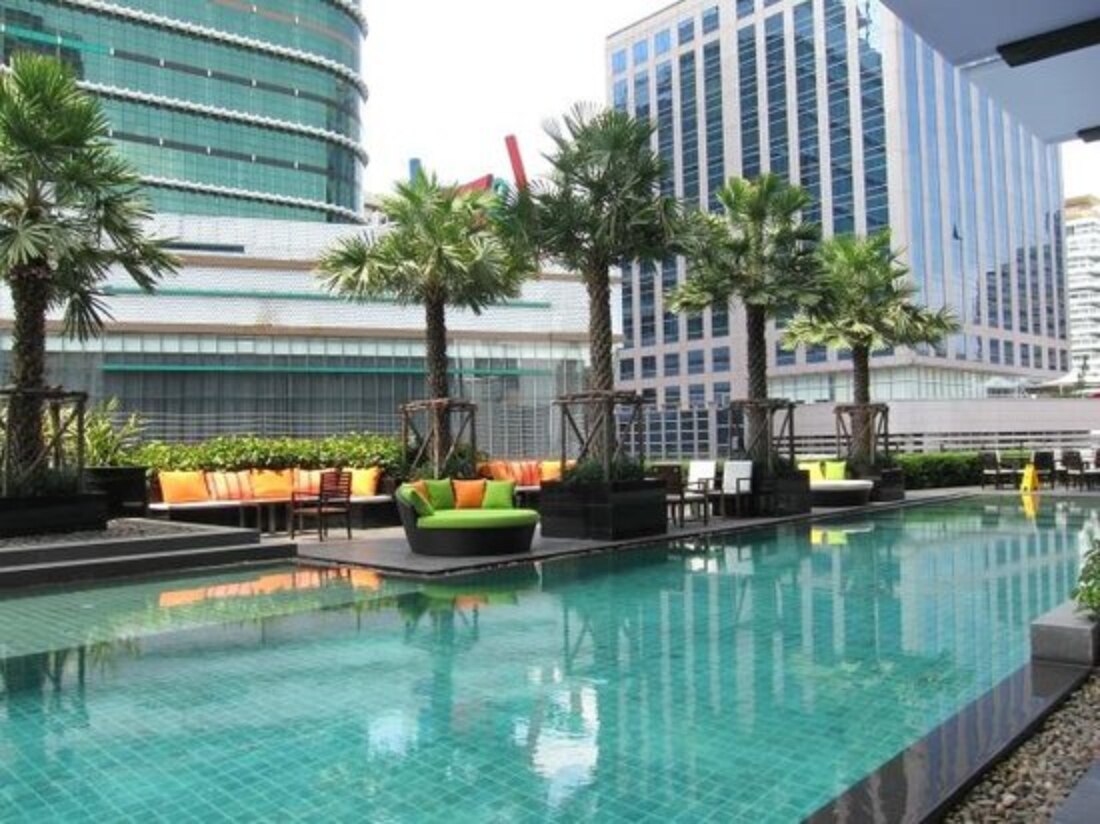Holiday Inn Bangkok Bangkok 1 8 8 Price Address Reviews
