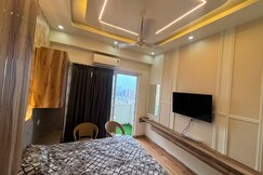 Luxury stay for Couples and guest, Greater Noida