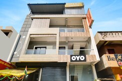 Hotel O Green Park, Indore