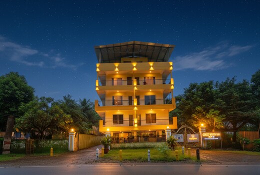 FabHotel Crestwood Inn