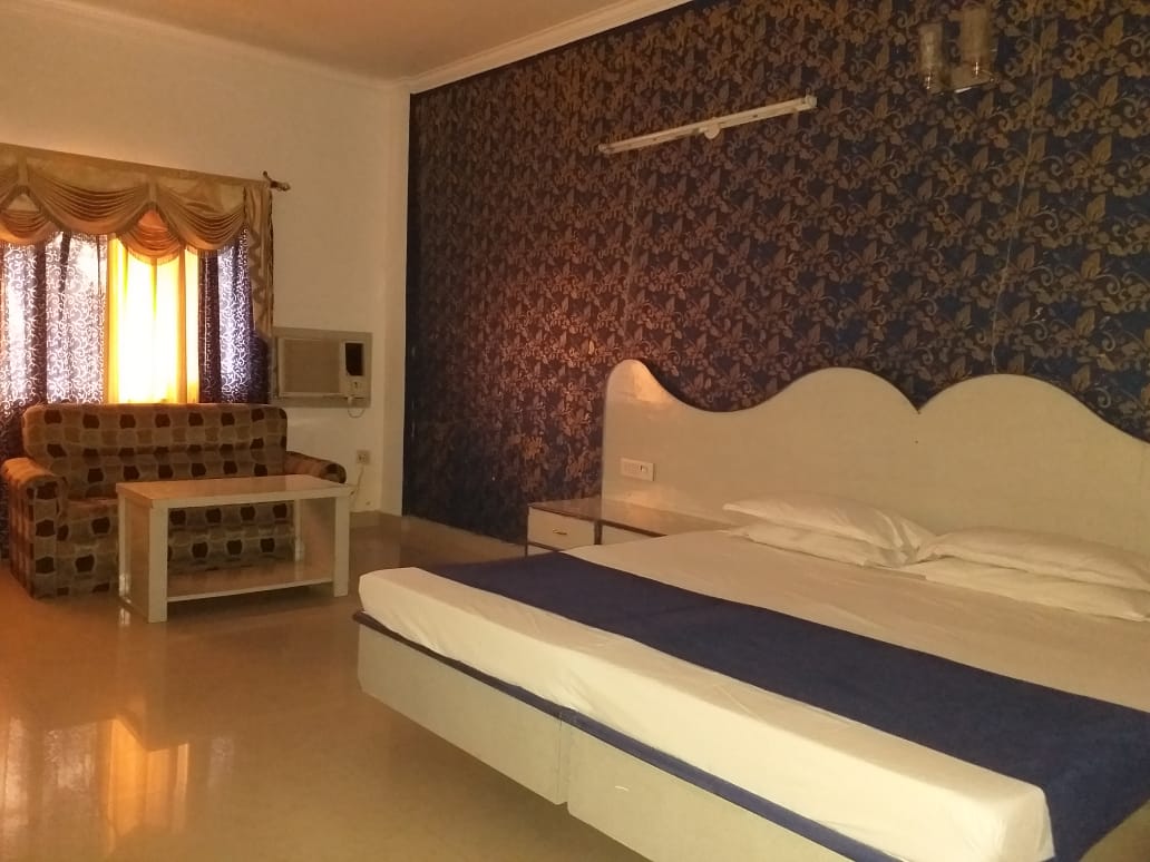 Hotel Gordon House Katra - Tap to explore photos