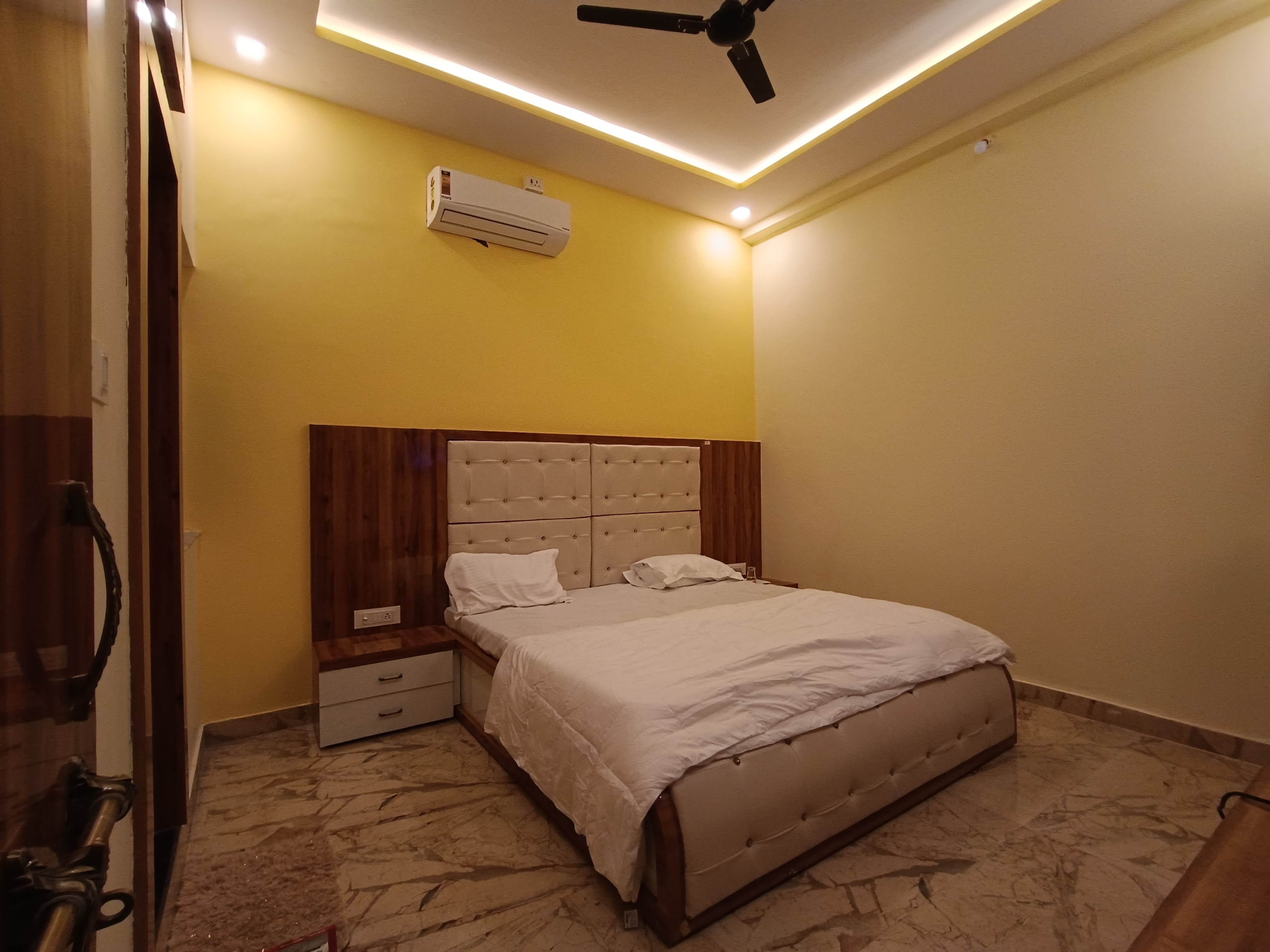 Haveli Rajwada Palace - Tap to explore photos