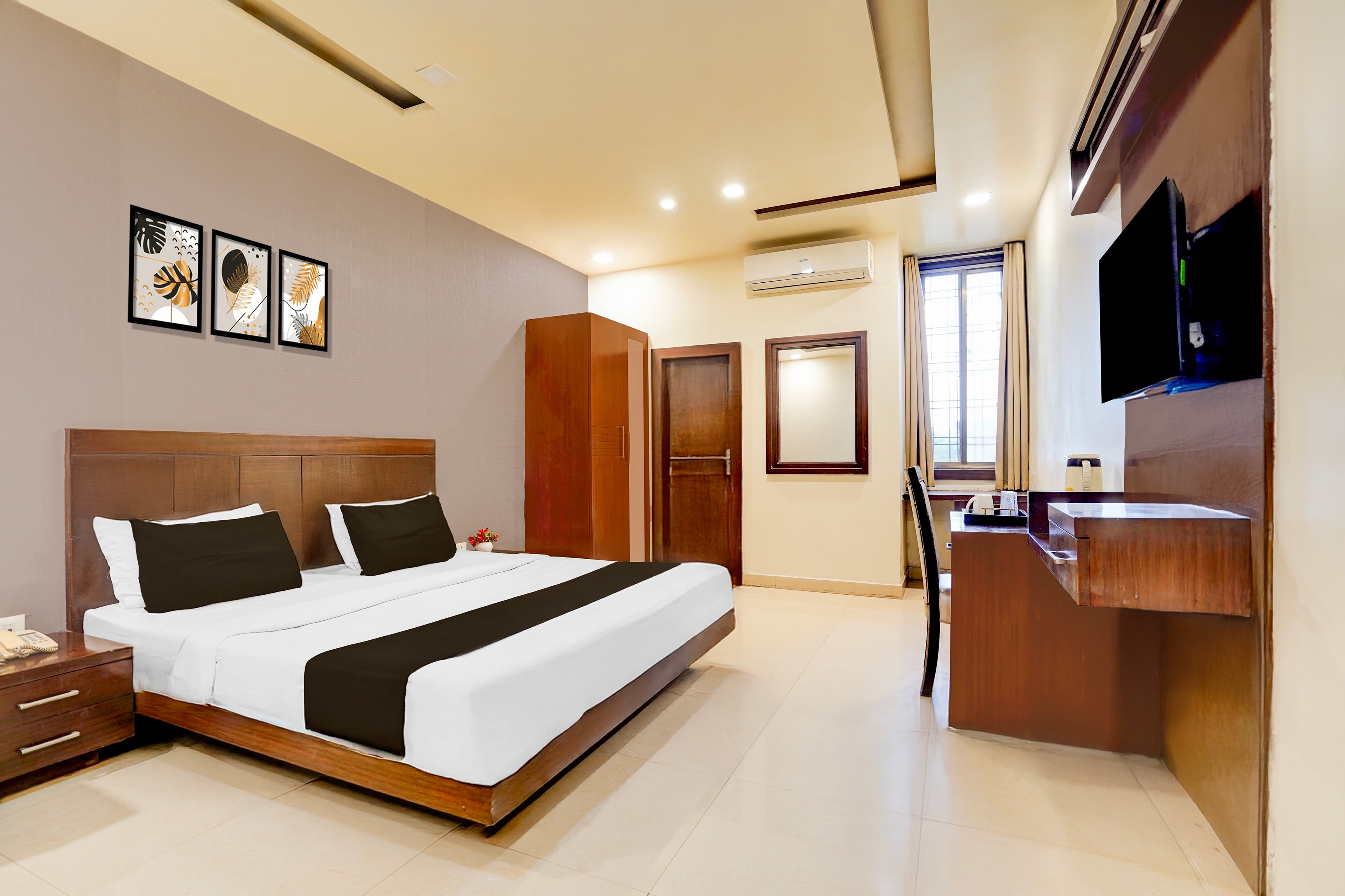 Super Townhouse Lalghati near Airport - Tap to explore photos