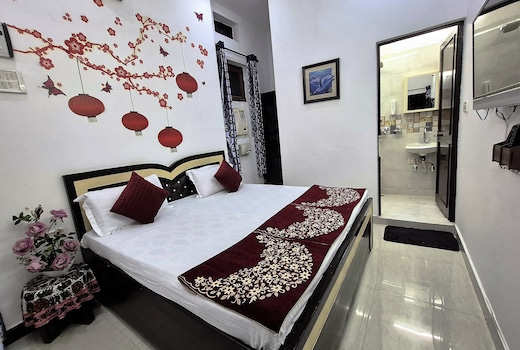 Cozy Private Nest Vasant Vihar with kitchen