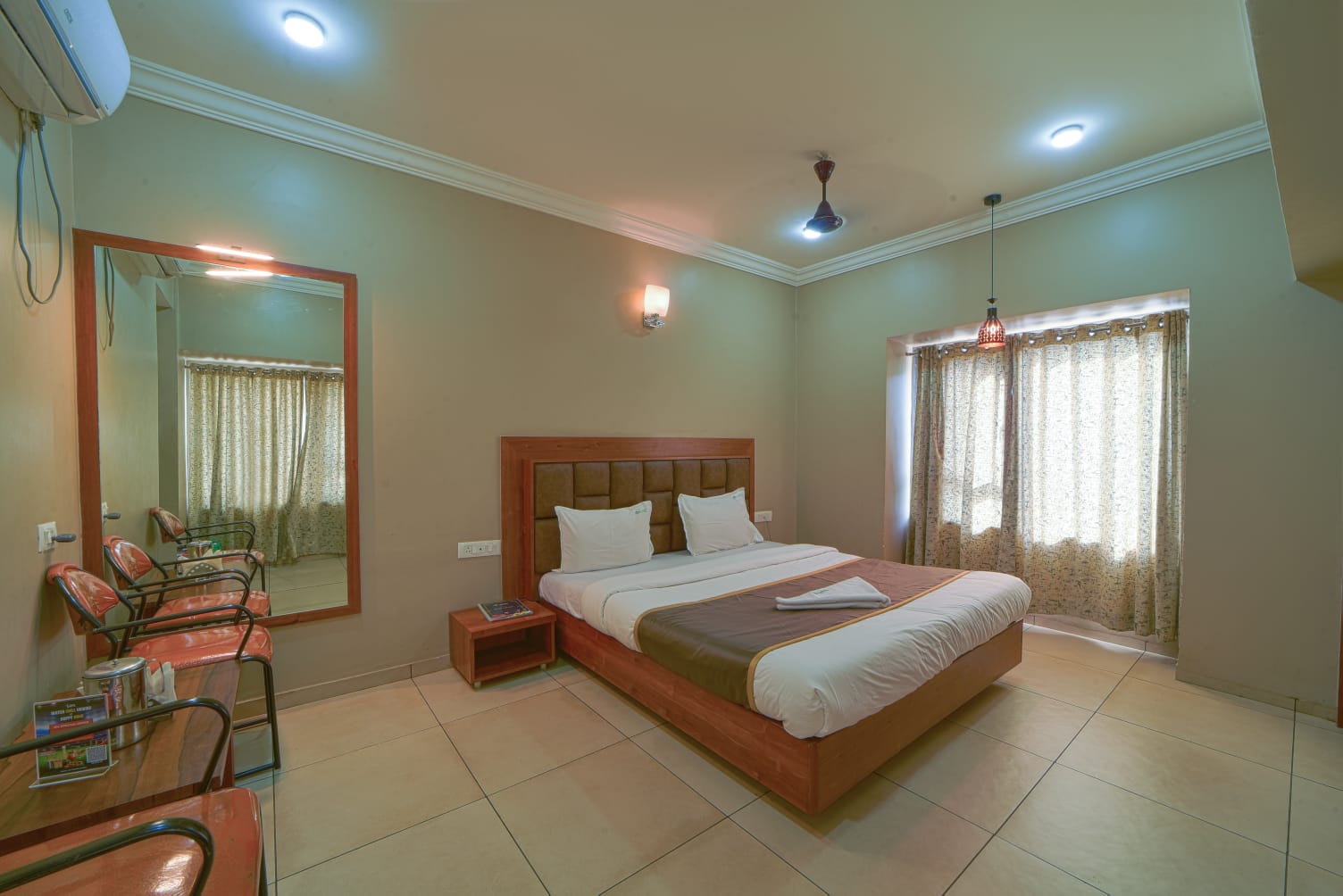 Hotel Vrindavan Deluxe - Tap to explore photos