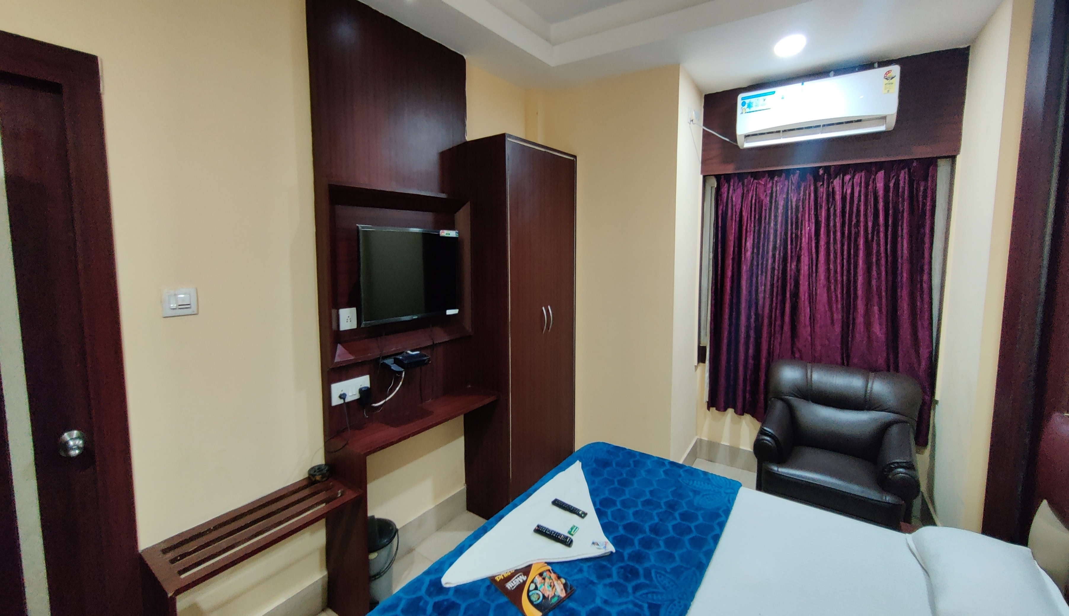 Hotel Gouri Palace - Tap to explore photos