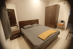 Hotel Navinya Resto Bar and Lodging, Wadgaon