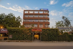 FabHotel Siddharth Inn - Nr. Siddharth Bunglows, Gandhinagar