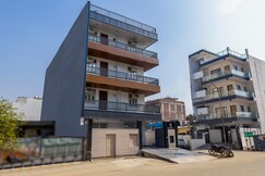 Hotel Park Tree By Aura Grand, Noida