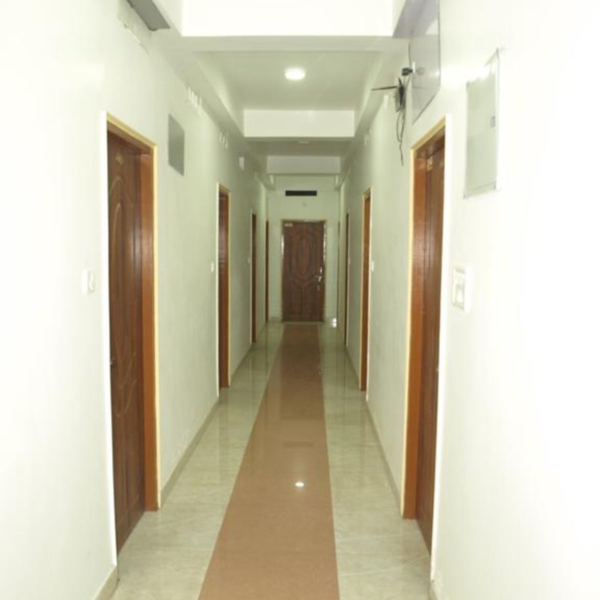 HARIOM SAI GUEST HOUSE - Tap to explore photos