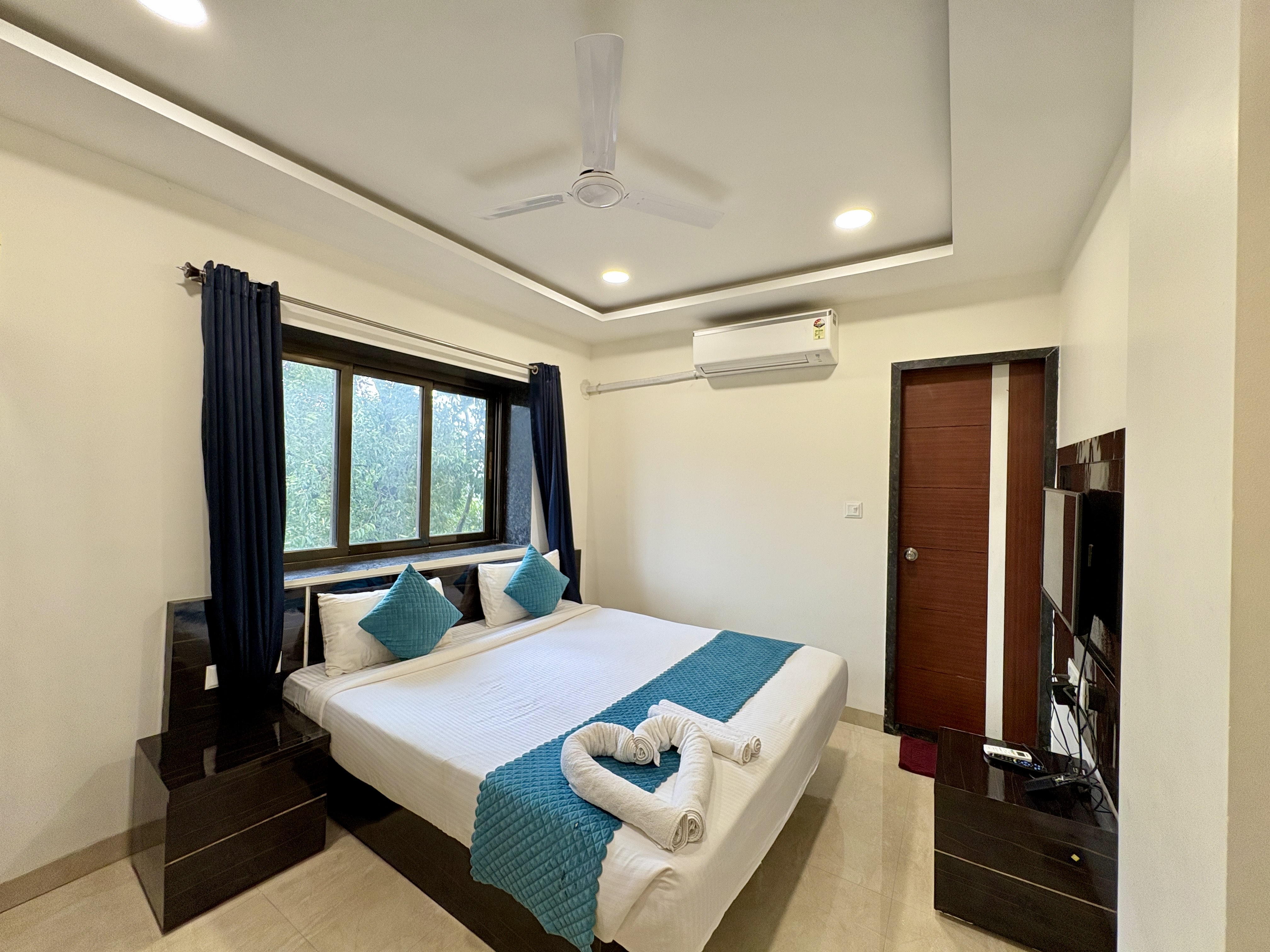 Deluxe AC Room 1