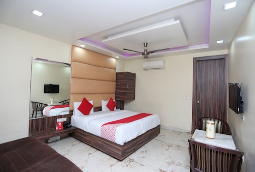 Hotel O Samrat