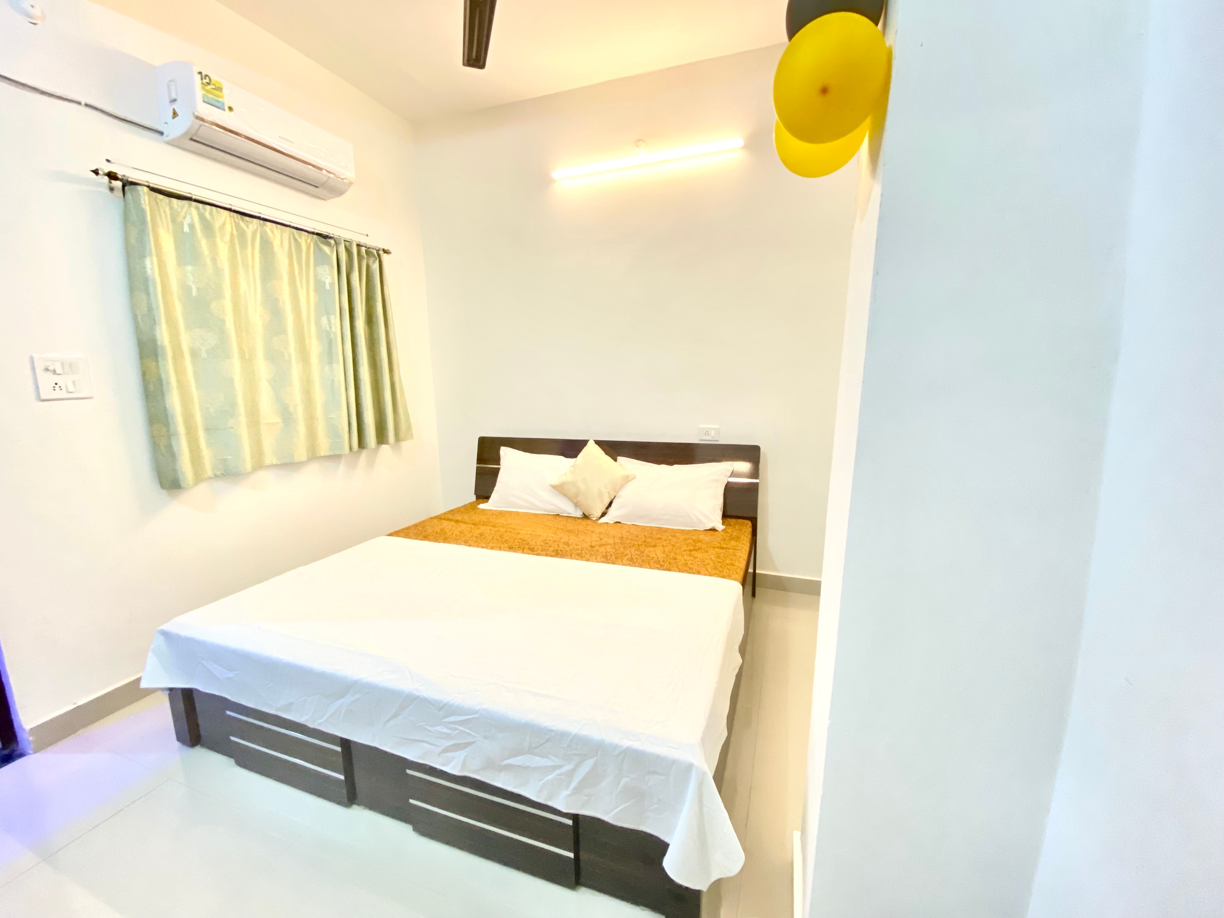 Heritage By Bhawani Paying Guest House - Tap to explore photos