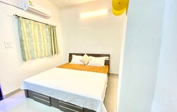 Deluxe AC | Attached Washroom