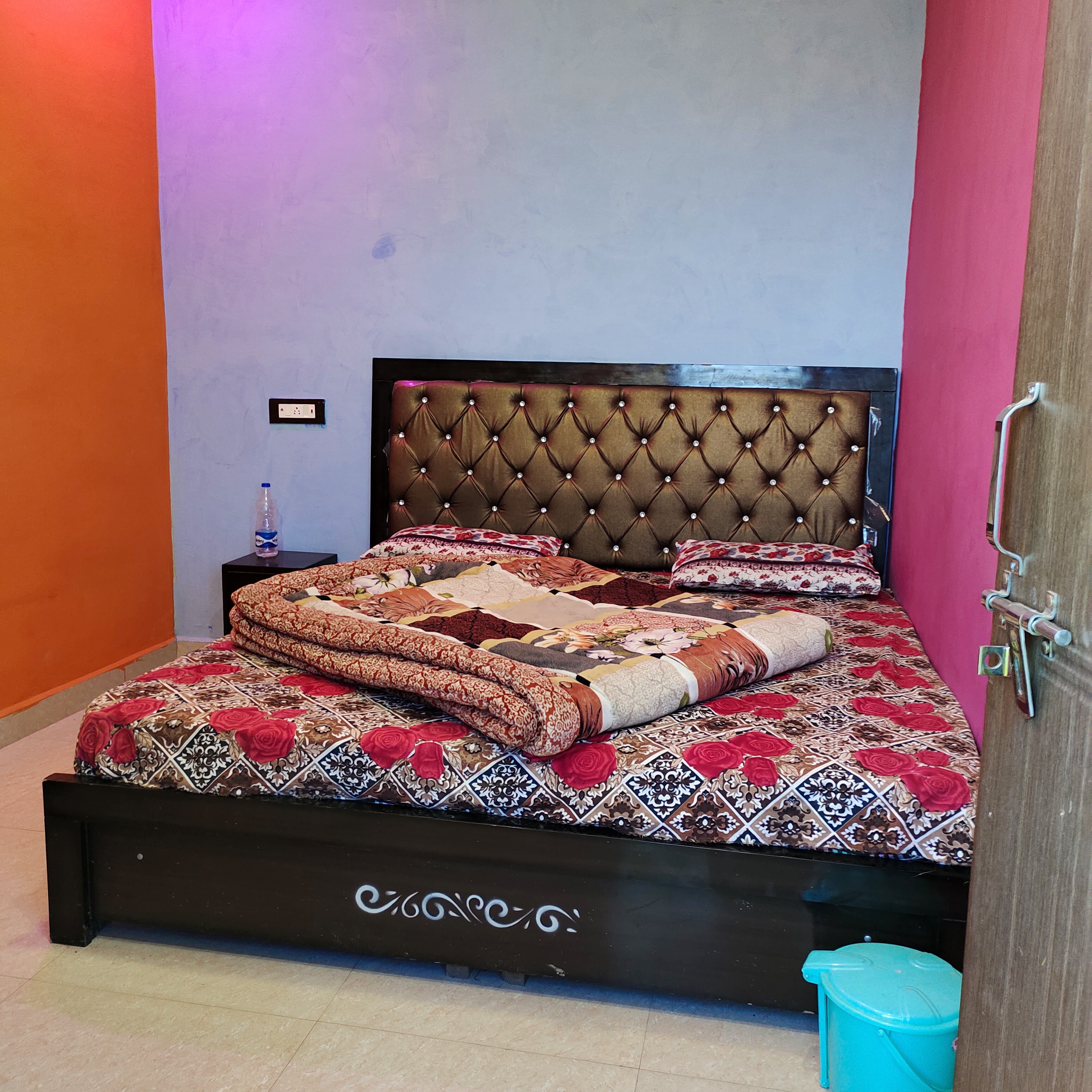 Friends home stay - Tap to explore photos