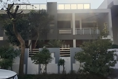 Elegant Homestays by ons group, Lucknow