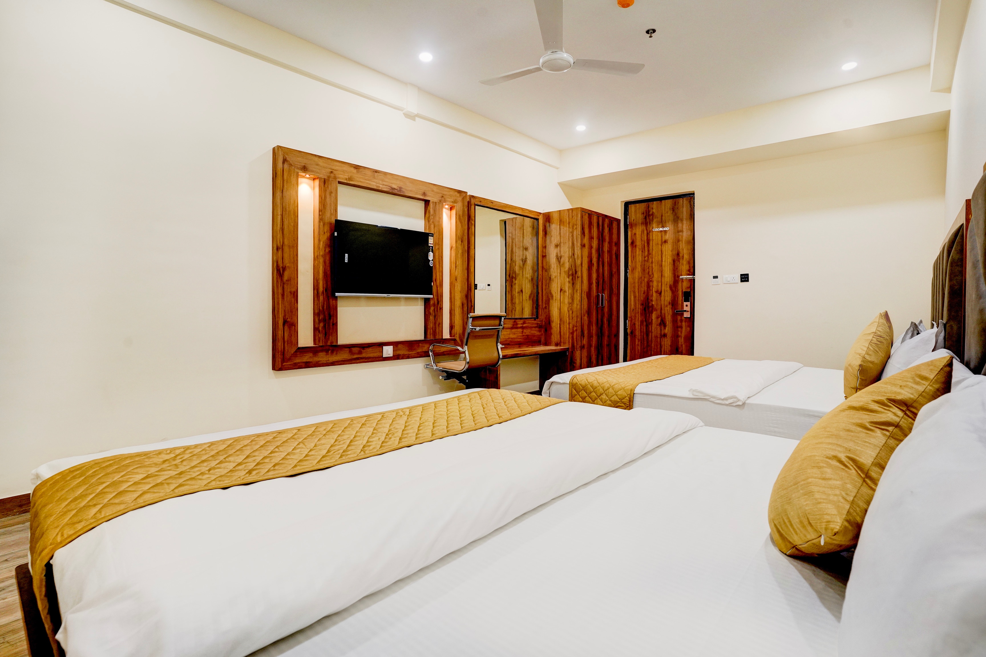Hotel Breeze Bay - Bandra Kurla Complex (BKC), Mumbai 3