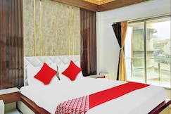 Om Shanti Guest House - Near Ruby General Hospital & Science City, Kolkata
