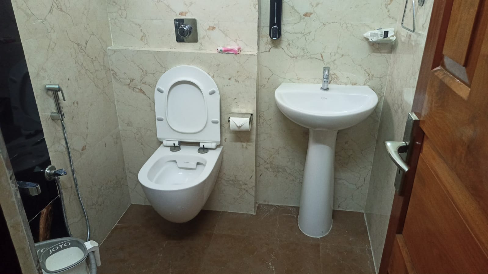 BFL Guest House - Kolkata - Tap to explore photos