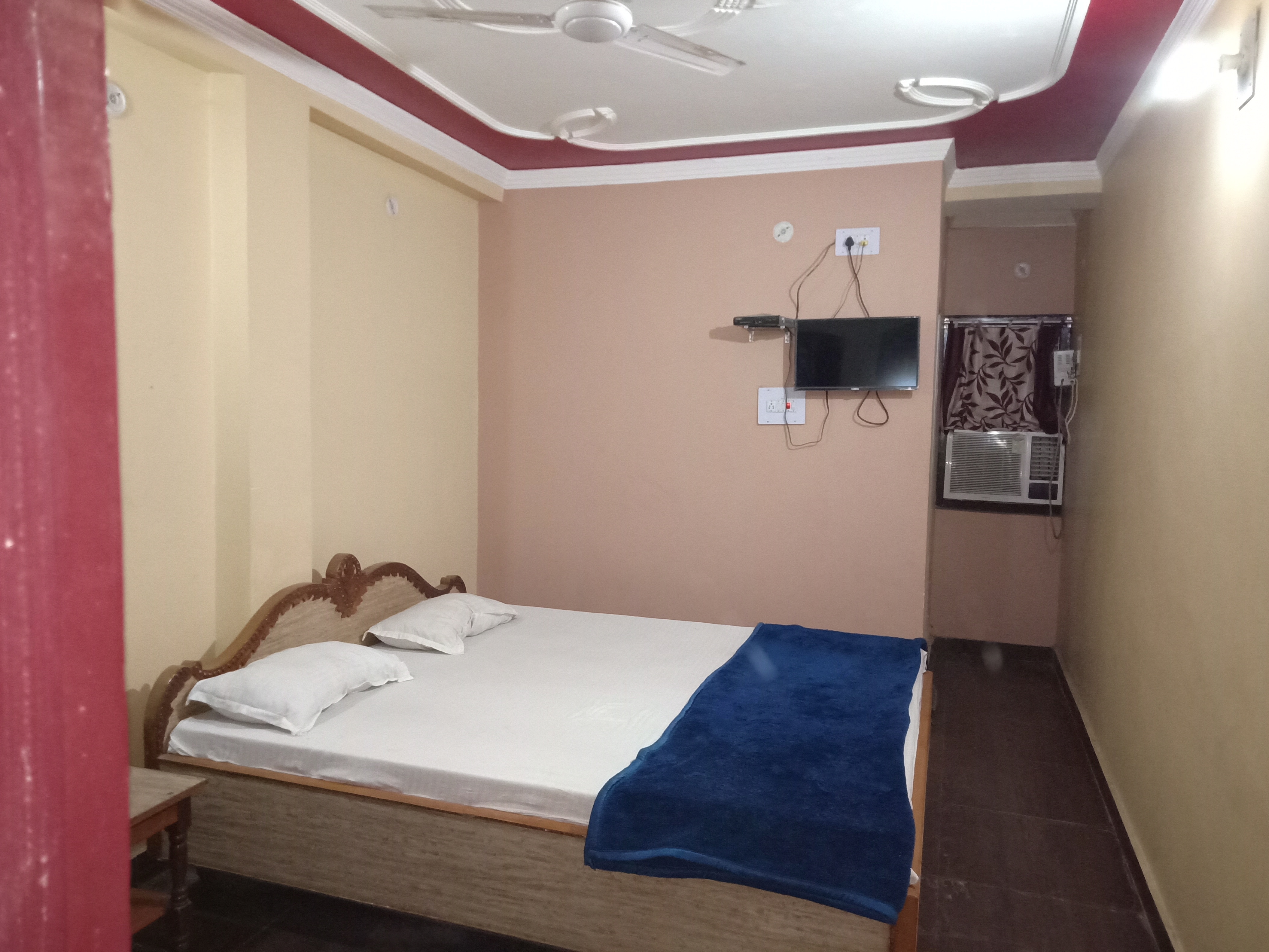 Hotel Rajendra Palace - Tap to explore photos