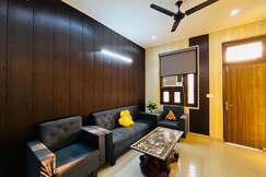 Oakera - Premium Forest Theme Stay, Agra