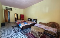 Queen bed Room
