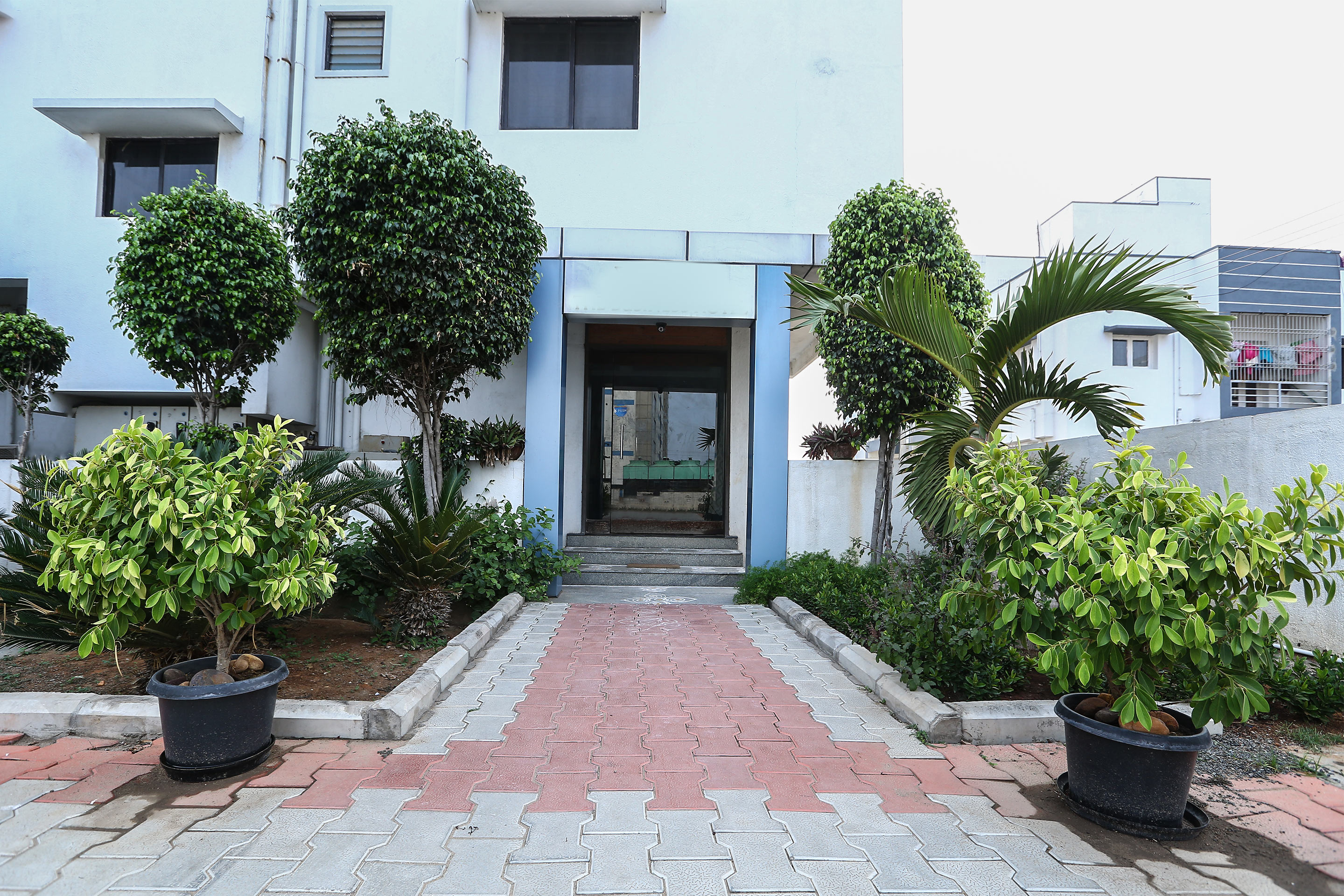 Hotel O NIMALAN RESIDENCY - Tap to explore photos