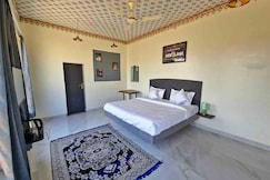 Mukunda Sky Jawai Resort, Falna