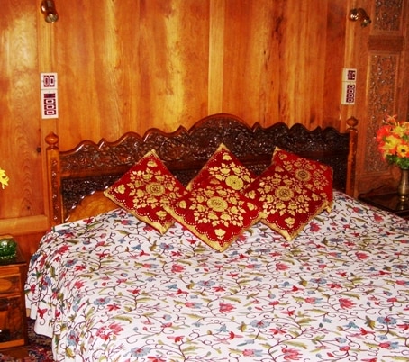 Kashmir Houseboat - Tap to explore photos