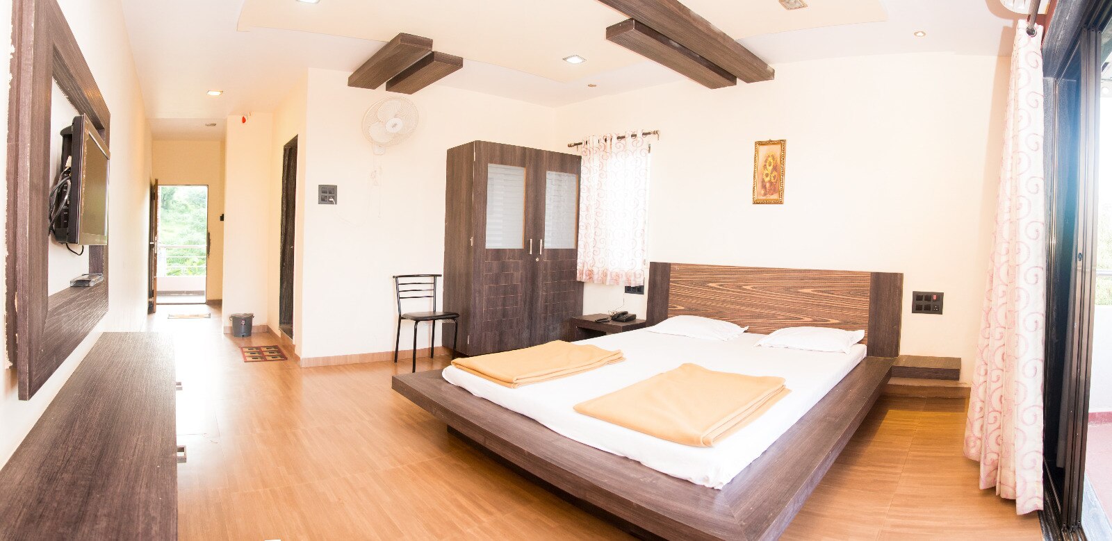 Super Deluxe AC Room 1