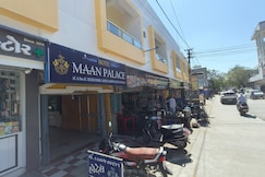 Hotel Maan place, Dhari