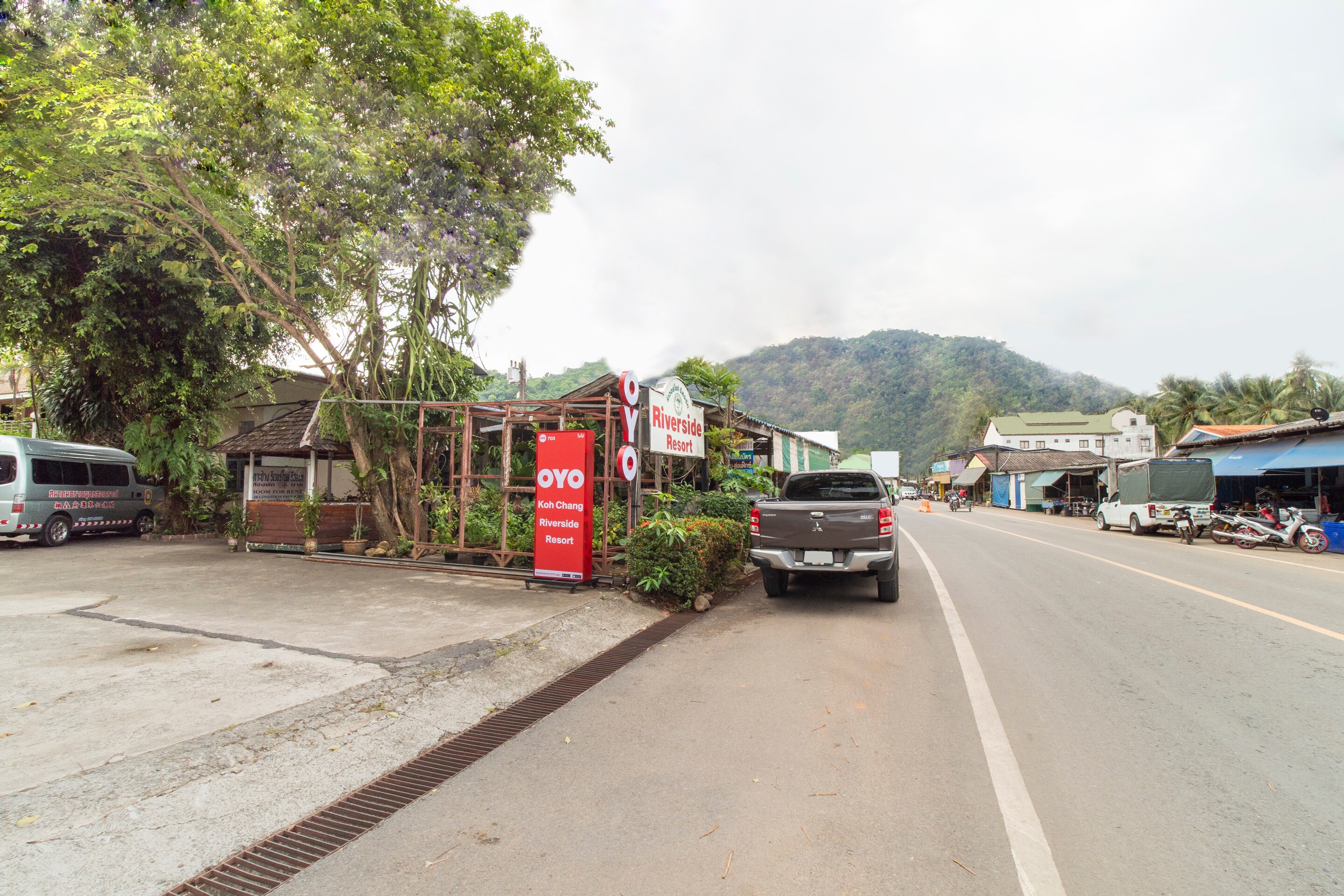 OYO 703 Koh Chang Riverside Resort - Tap to explore photos