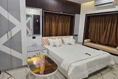 Luxe Lagoon 4Bhk Flat with 350sqft Hall, Kolkata