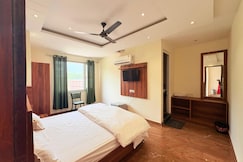 Hotel Hitam Rishikesh 2Min Walk to Parmarth Niketan, Rishikesh