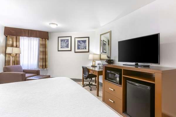 Best Western Plus El Paso Airport Hotel & Conference Center - Tap to explore photos