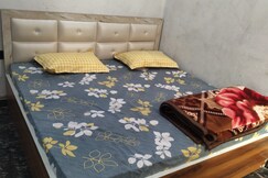 Morvi Nandan Hotel, Reengus