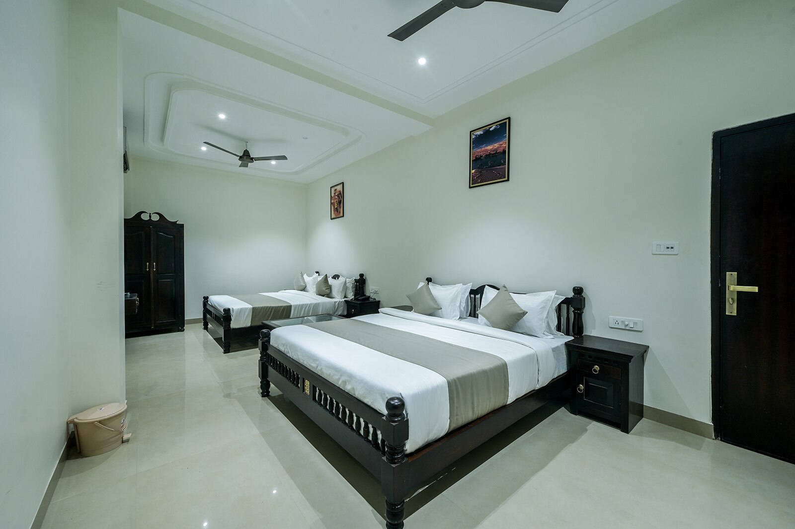 Hotel Shiv Niwas - Tap to explore photos