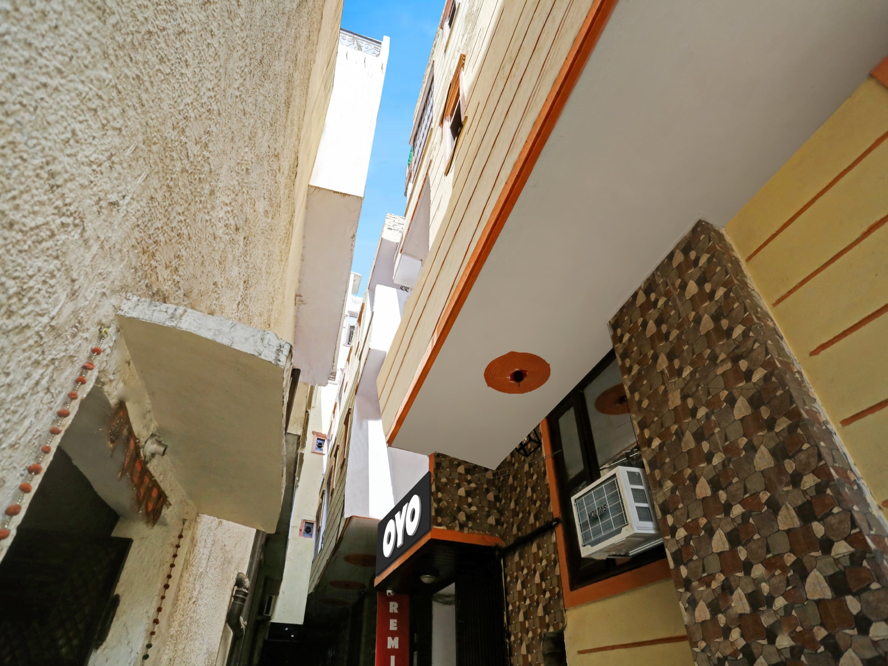 Super Hotel O Premium Rooms - Tap to explore photos