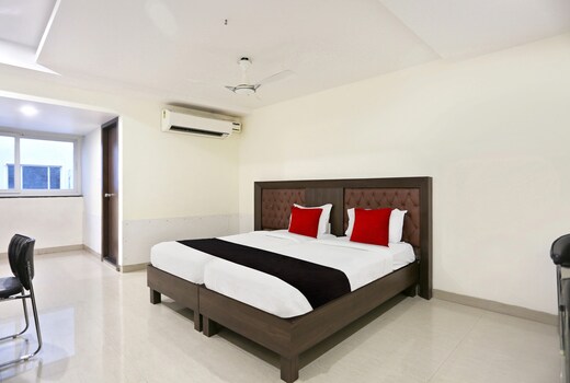 Super Townhouse Halcyon Deccan Inn Near Shilparamam