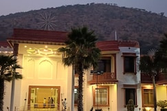Hotel Royal Krishna Garden, Hindaun