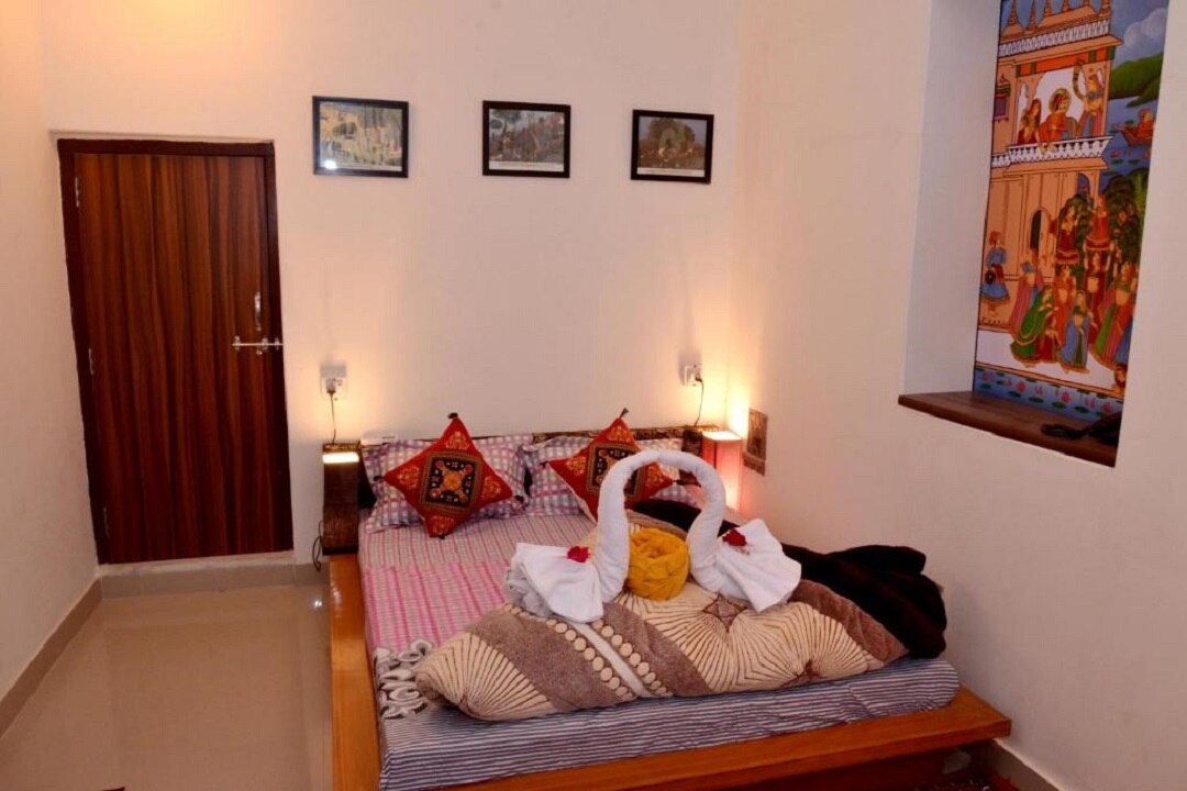 Amardeep Guest House - Tap to explore photos