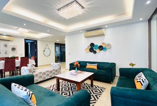 BluO Modern 4BHK Safdarjung Enclave Lift and Balcony