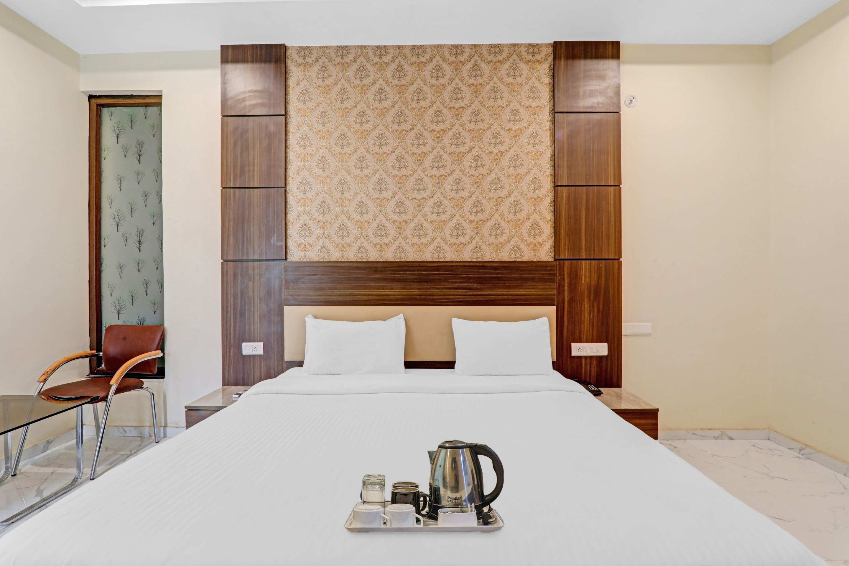 Super Townhouse Hridaya Inn - Tap to explore photos