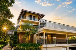 Sunrise Luxury 5 BHK Nature Retreat by Vivasa Villas, Nashik