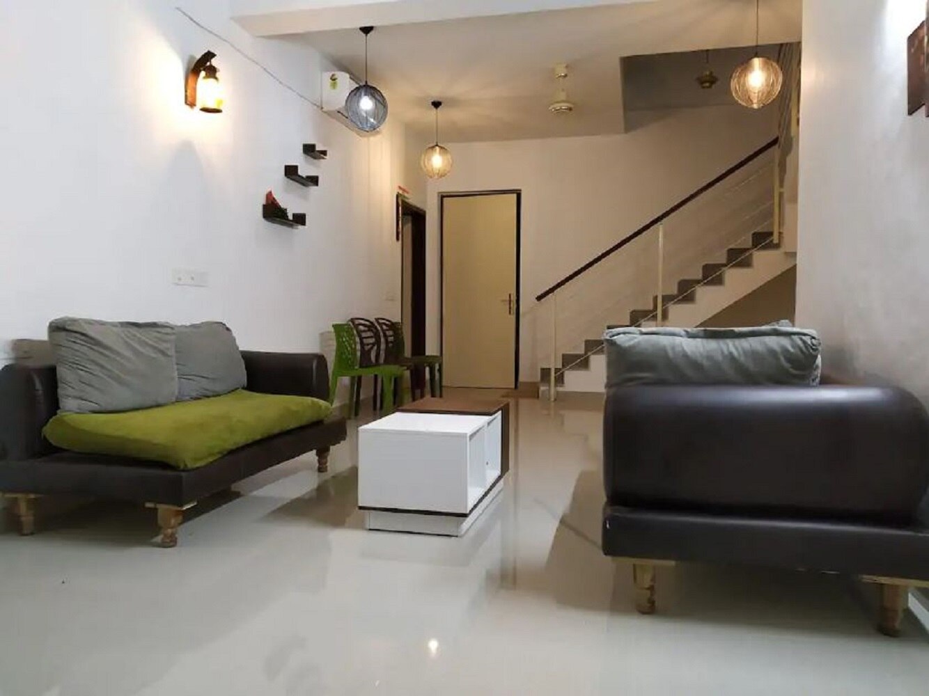 Mimo's Duplex Villa - Tap to explore photos
