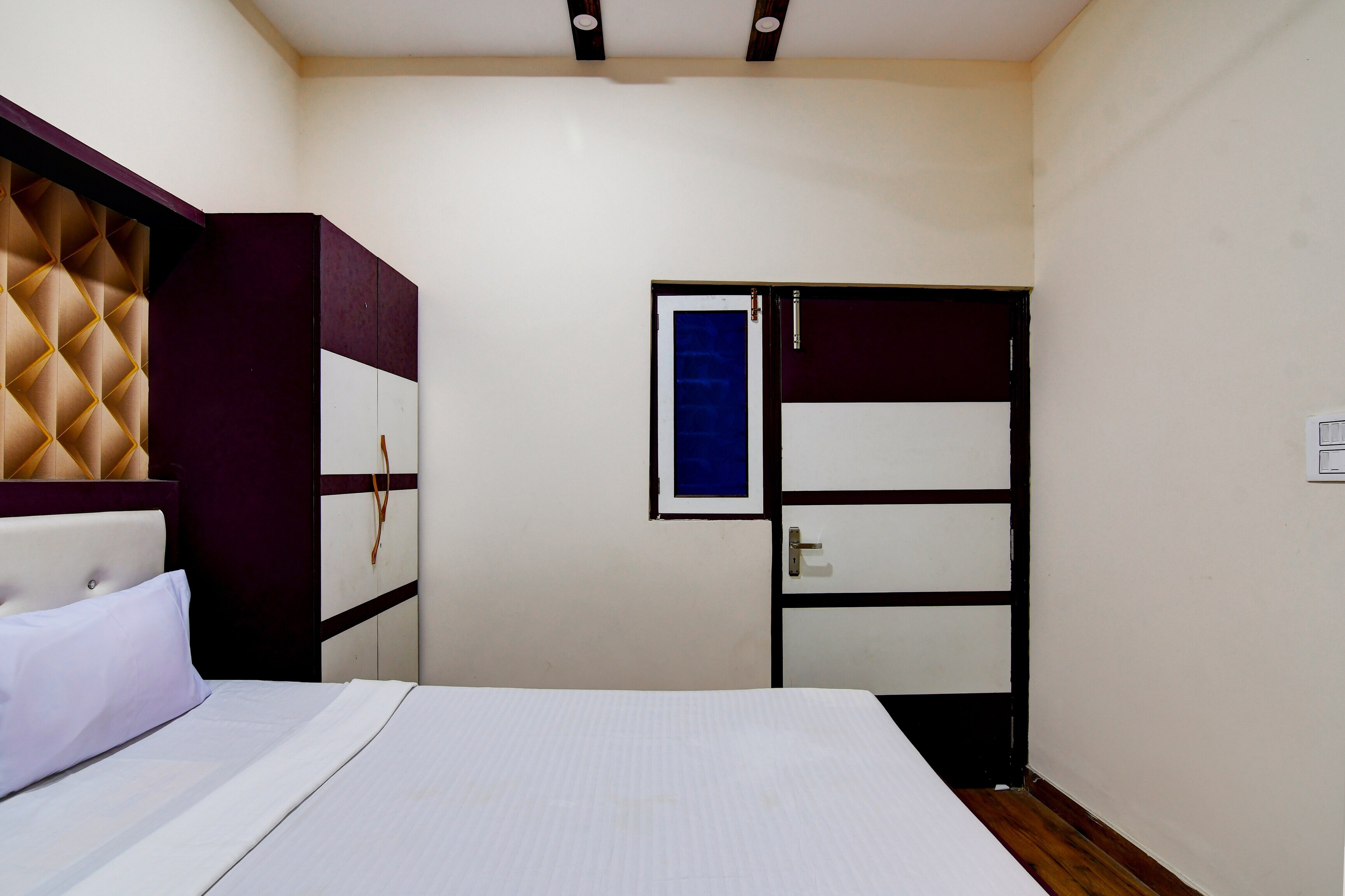 Hotel O Sisai Palace - Tap to explore photos