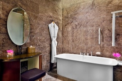 AlRayyan Hotel Doha, Curio a Collection by Hilton, Doha